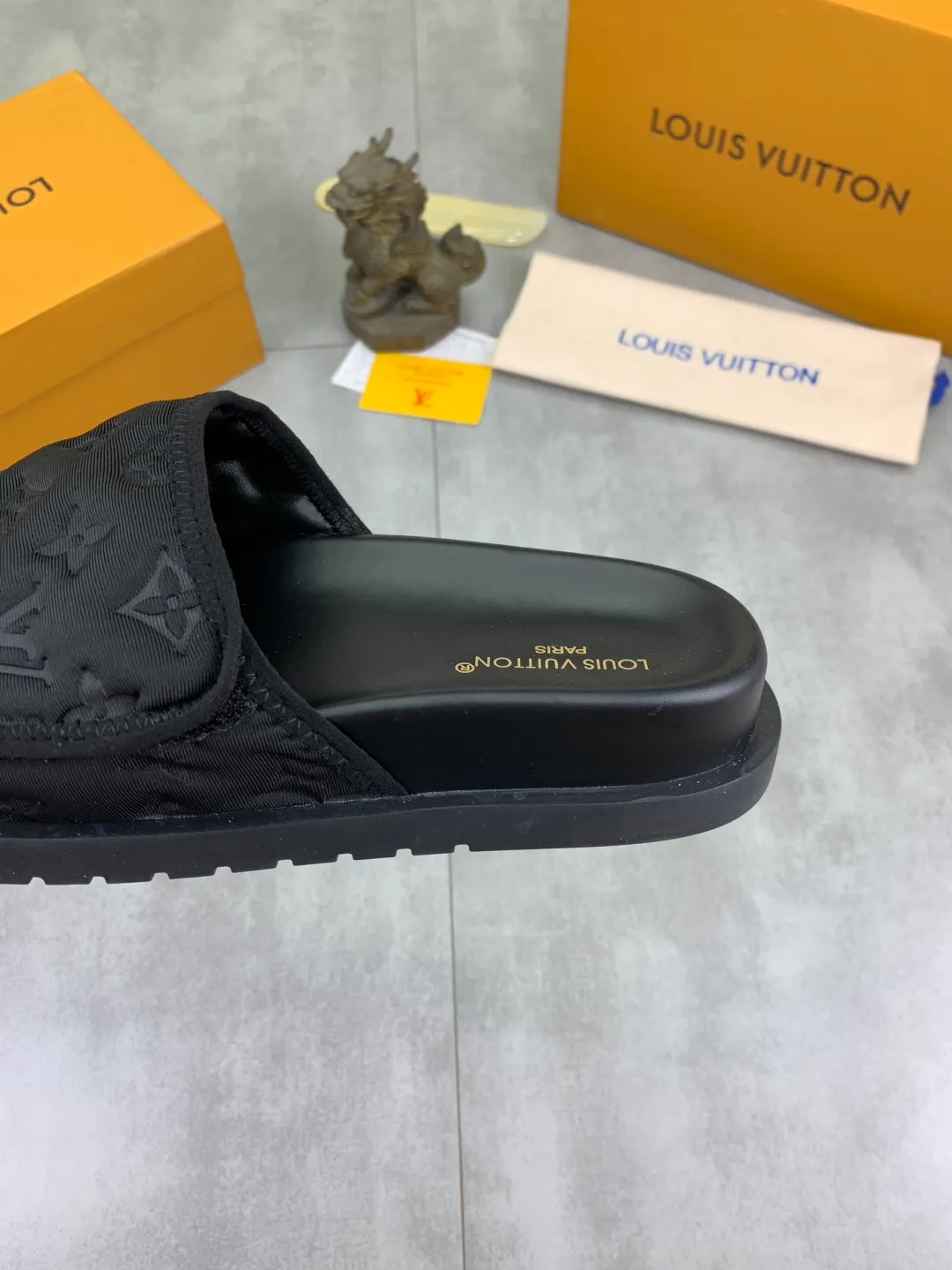 Men's shoes 💰P320 💰[New style]🆘 Original quality [LOUIS VUITTON] The popular Louis Vuitton LV men's slippers on the official website are on sale simultaneously! Original fabric imported from Italy, original factory special supply, code number: 38-44 (45 customized), many colors available